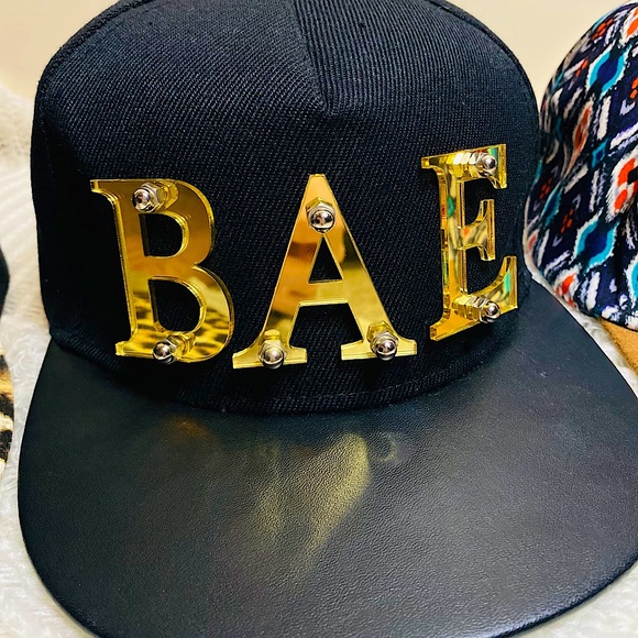 ❗️SALE❗️✨Brand New 3 Hats Bundle✨ - Picture 4 of 6